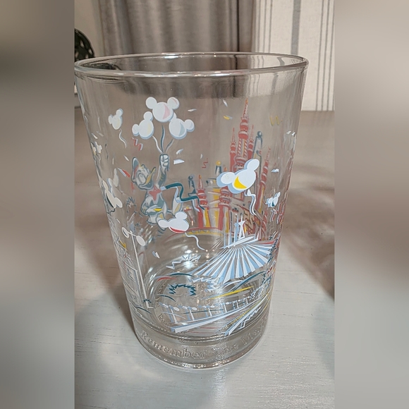 Disney 25th Anniversary Commemorative Set Of 4 Beverage Glasses Like New - Picture 6 of 13